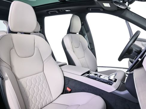 Used 2026 Volvo XC90 B6 Plus w/ Protection Package Premier image 26