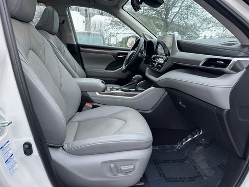 Used 2021 Toyota Highlander Platinum image 10