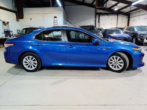 Used 2020 Toyota Camry LE FWD image 7