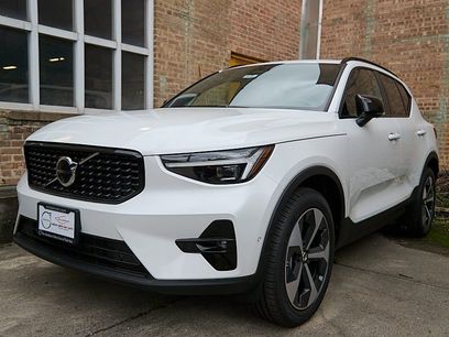 New 2026 Volvo XC40 B4 Plus w/ Climate Package