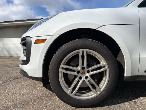 Certified 2025 Porsche Macan image 10