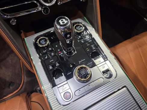 Used 2023 Bentley Flying Spur Azure image 19