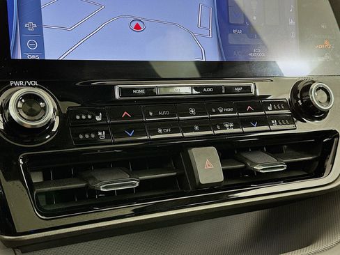 Used 2021 Toyota Highlander Limited image 24