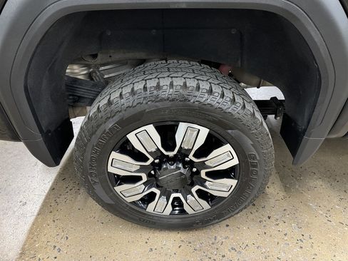 Used 2024 GMC Sierra 2500 Denali image 17