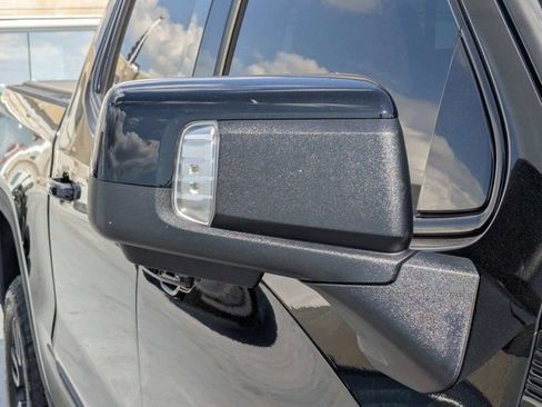 Used 2025 GMC Sierra 1500 AT4 w/ AT4 Premium Package AWD/4WD image 11