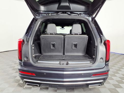Certified 2023 Cadillac XT6 Premium Luxury w/ Technology Package FWD image 8