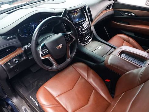 Used 2018 Cadillac Escalade Premium Luxury RWD image 6