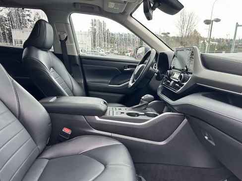 Certified 2022 Toyota Highlander XLE image 18