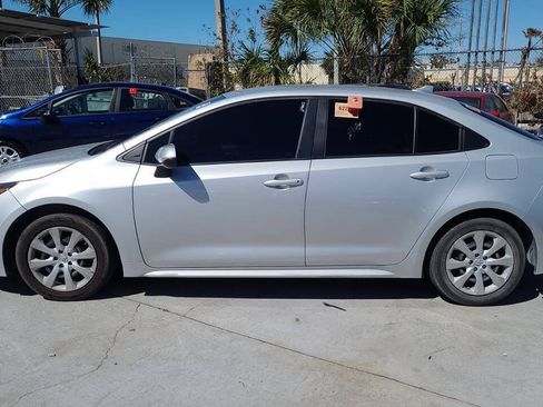 Used 2020 Toyota Corolla LE FWD image 5