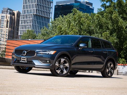 New 2026 Volvo V60 B5 Cross Country Plus w/ Protection Package Premier AWD/4WD image 1