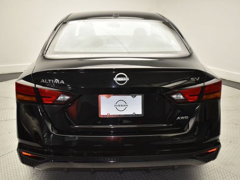 Used 2024 Nissan Altima 2.5 SV AWD/4WD image 6
