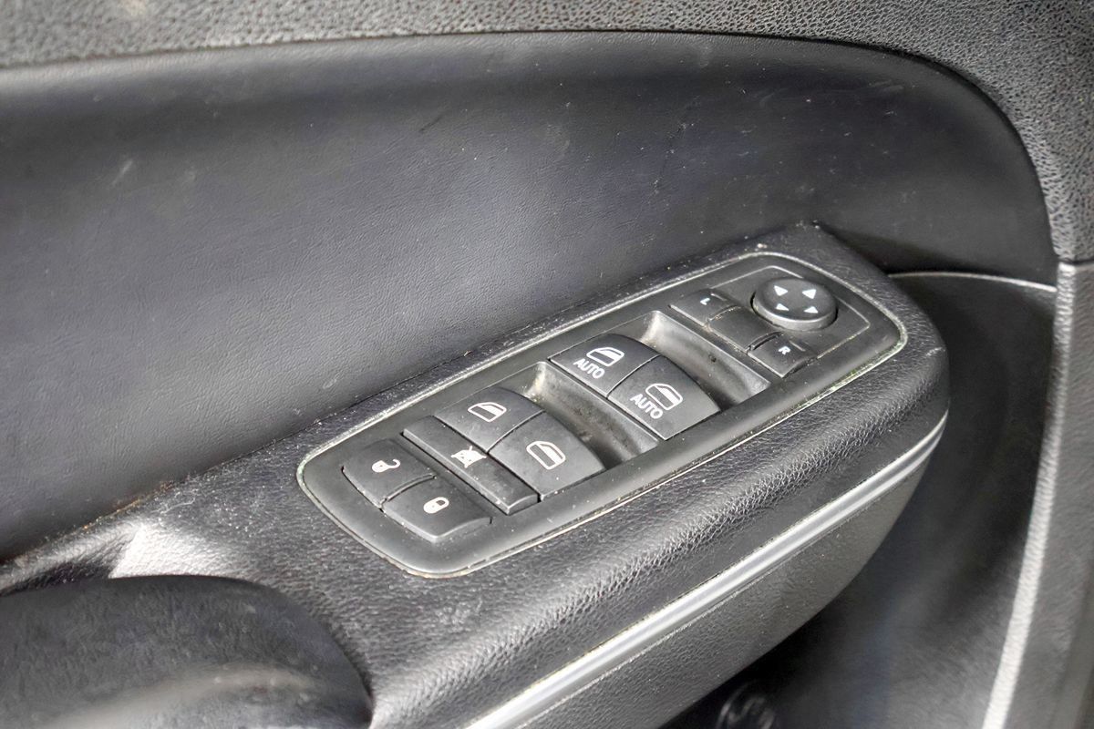 Used 2012 Chrysler 300 RWD image 17