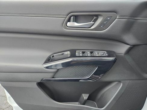 New 2026 Nissan Pathfinder Platinum image 11