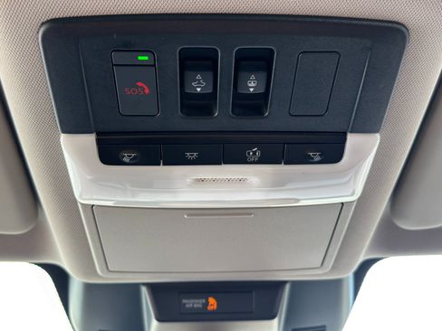Used 2023 Nissan Rogue Platinum FWD image 31