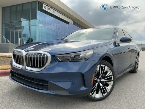 New 2026 BMW 530i w/ Premium Package image 1