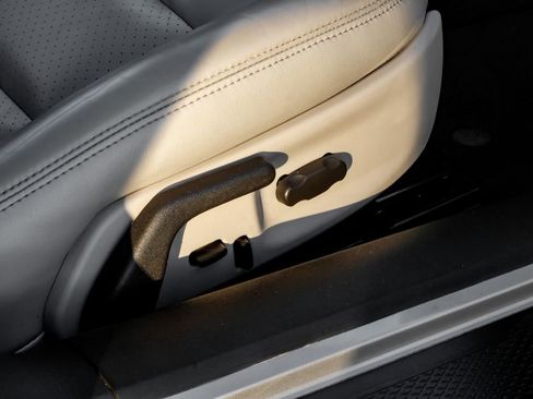 Used 2006 Chevrolet Corvette Coupe w/ Preferred Equipment Group image 36