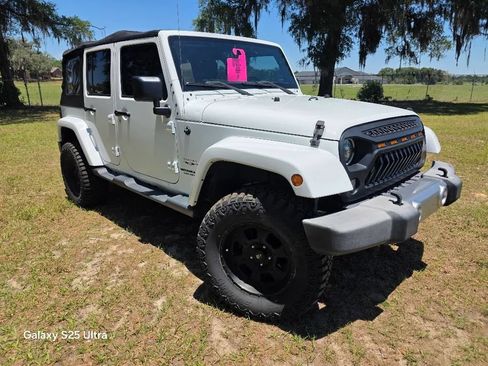 Used 2016 Jeep Wrangler Unlimited Sahara w/ Connectivity Group AWD/4WD image 2