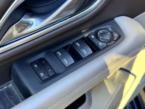 Used 2021 GMC Yukon SLT w/ SLT Premium Package image 17