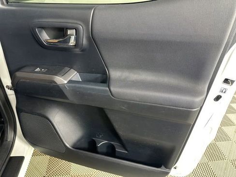 Used 2016 Toyota Tacoma TRD Sport image 15