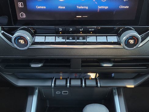 Used 2025 Chevrolet Colorado Trail Boss image 21