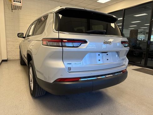 Used 2022 Jeep Grand Cherokee L Limited AWD/4WD image 38