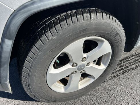 Used 2011 Jeep Grand Cherokee Laredo image 7