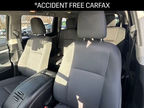 Used 2017 Toyota Highlander LE image 2