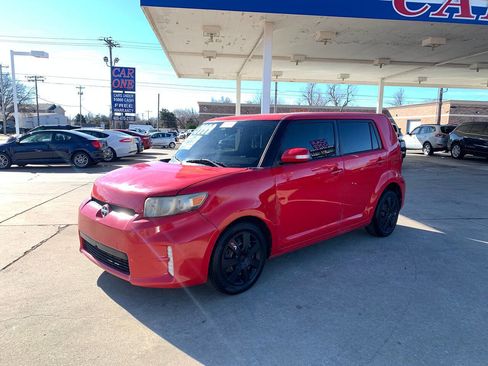 Used 2014 Scion xB image 3