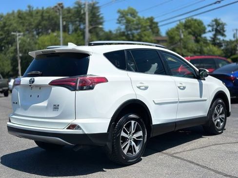 Used 2018 Toyota RAV4 XLE AWD/4WD image 5