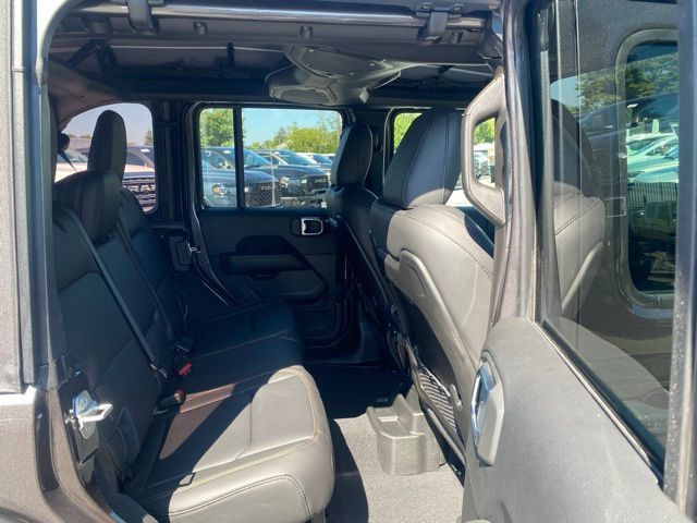 New 2025 Jeep Wrangler Unlimited Sahara AWD/4WD image 32