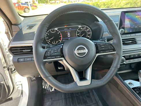 Used 2024 Nissan Altima 2.5 SR image 14