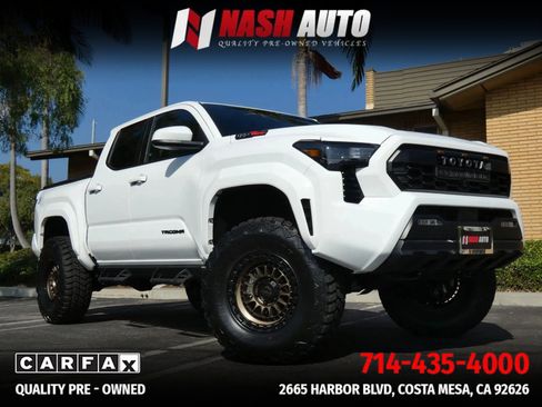 Used 2025 Toyota Tacoma TRD Sport AWD/4WD image 5