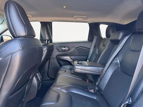 Used 2021 Jeep Cherokee Latitude Plus image 13