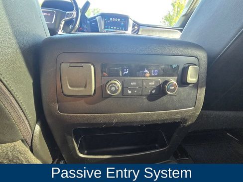 Used 2020 GMC Yukon XL SLT RWD image 18