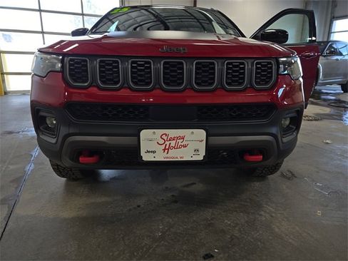 Used 2025 Jeep Compass Trailhawk w/ Trailhawk Convenience Group image 15