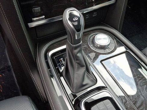 Used 2024 INFINITI QX80 Sensory image 17