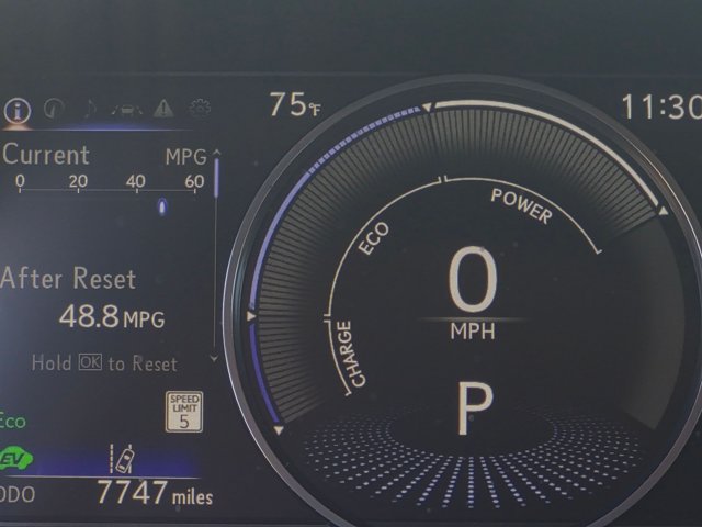 Used 2025 Lexus ES 300h w/ Technology Package FWD image 6