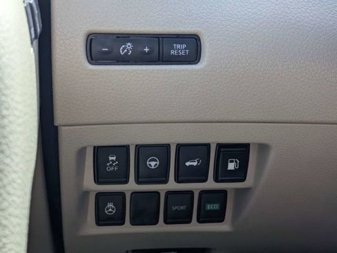 Used 2019 Nissan Rogue SL w/ Premium Package image 24