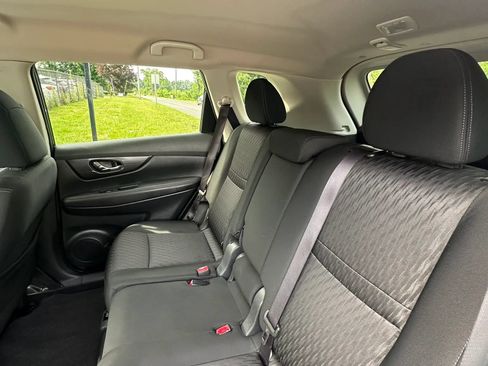Used 2017 Nissan Rogue SV AWD/4WD image 22