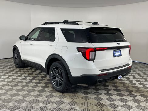 New 2026 Ford Explorer ST-Line w/ ST-Line Street Pack AWD/4WD image 10