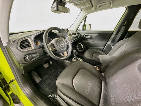 Used 2017 Jeep Renegade Latitude w/ Cold Weather Group AWD/4WD image 9