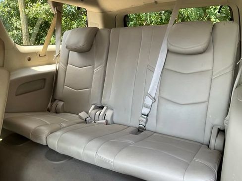 Used 2020 Cadillac Escalade ESV Premium Luxury AWD/4WD image 19