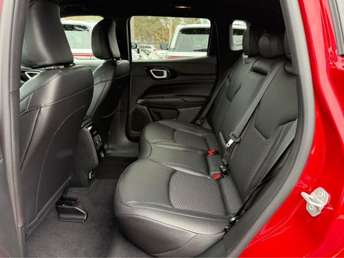 Used 2026 Jeep Compass Latitude image 24