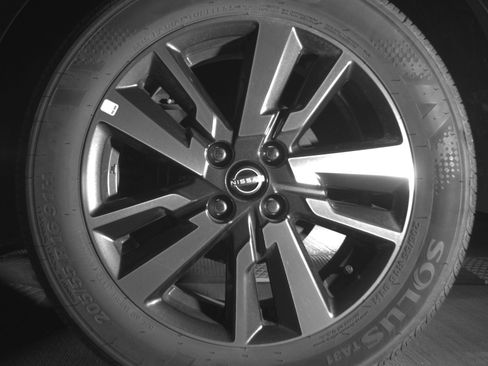 Used 2025 Nissan Versa SV image 14