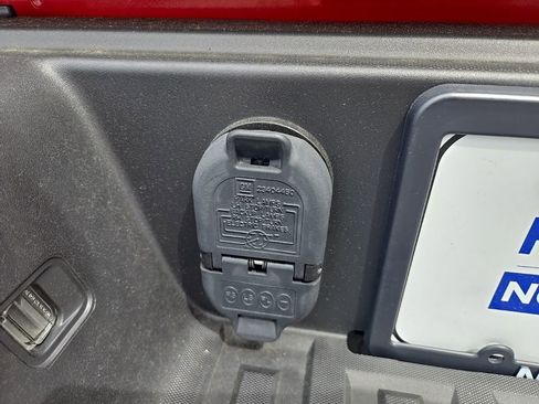 Used 2019 Chevrolet Colorado Z71 AWD/4WD image 25
