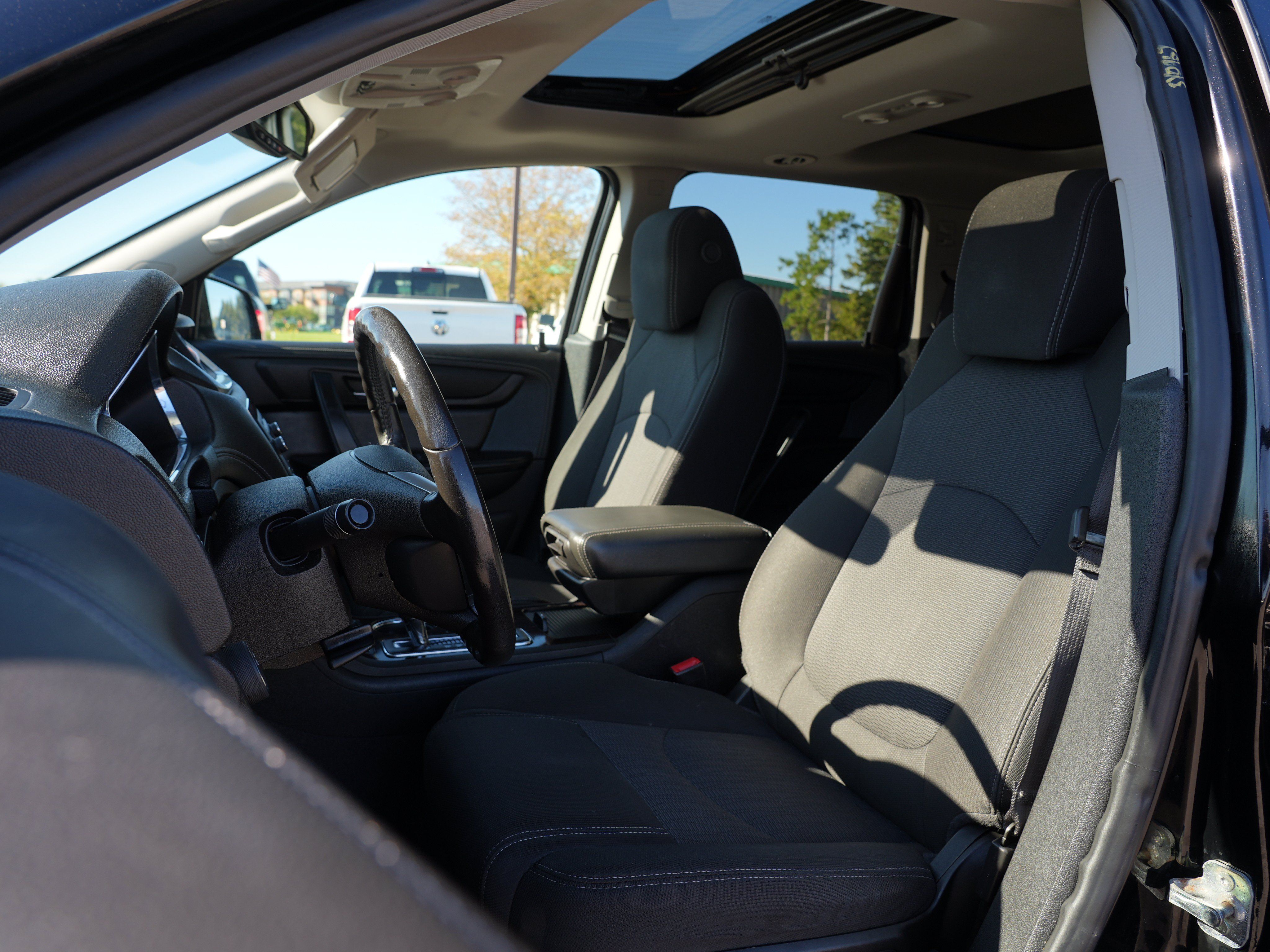Used 2017 Chevrolet Traverse LT w/ Graphite Special Edition AWD/4WD image 12