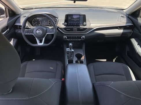 Used 2025 Nissan Altima 2.5 SV FWD image 9