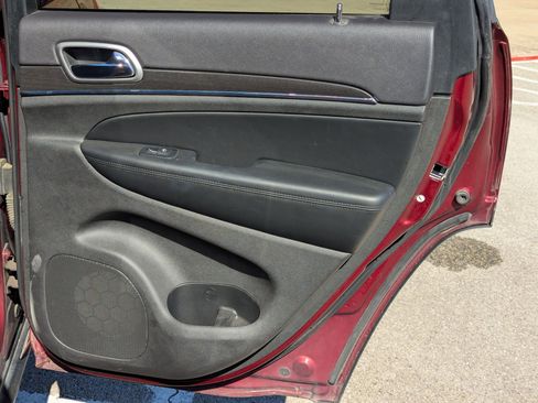 Used 2018 Jeep Grand Cherokee Limited image 26