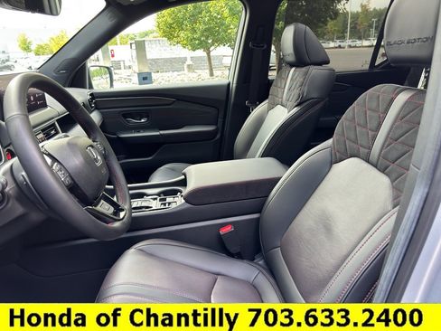 Used 2026 Honda Pilot Black Edition image 22