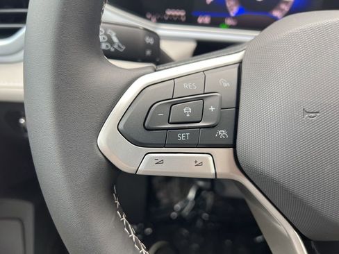 New 2025 Volkswagen Taos SE image 28